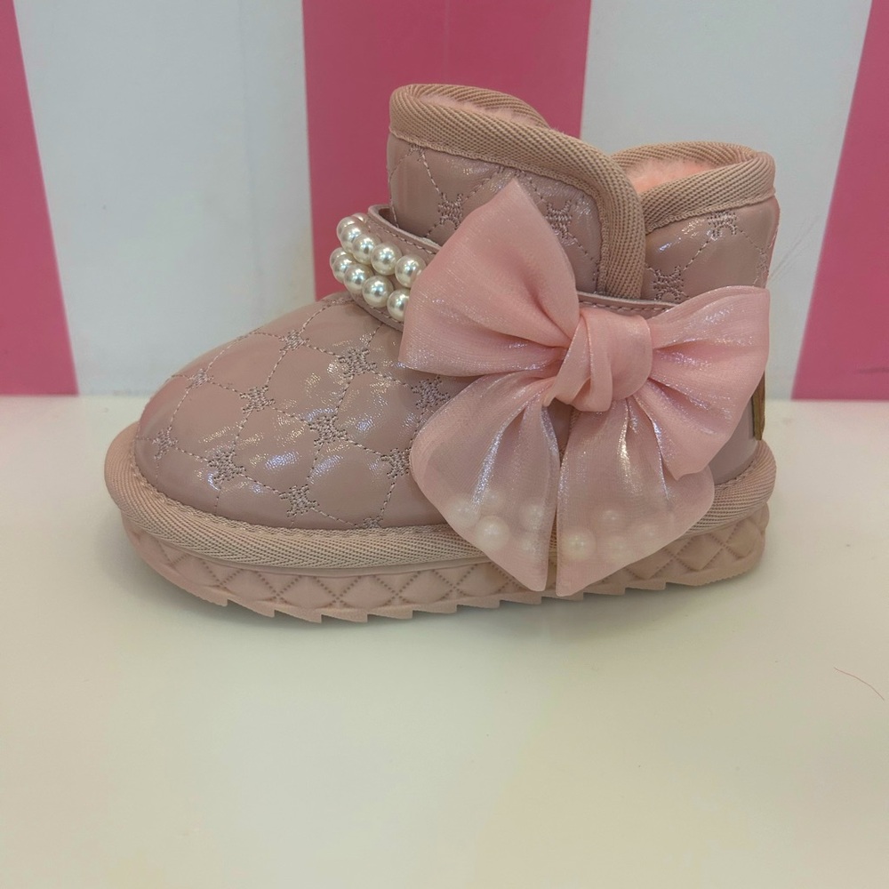 Pearl strapped quilted boots